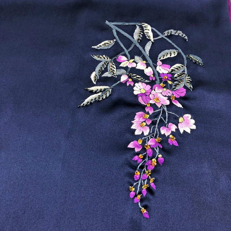 【母亲节礼盒】日本紫藤紫檀花刺绣钉珠真丝围巾丝巾 - 丝巾 - 丝．绢 紫色