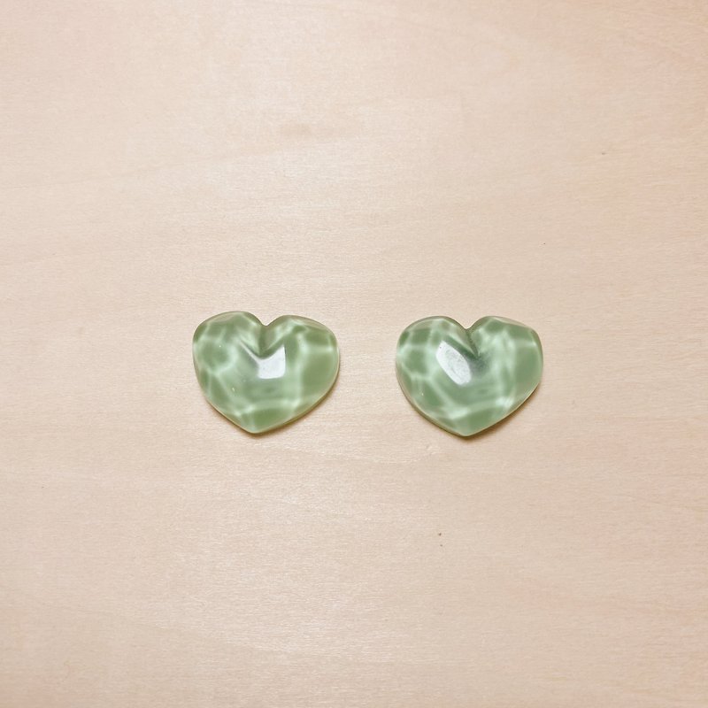 复古亮绿水波爱心耳环 - 耳环/耳夹 - 树脂 绿色