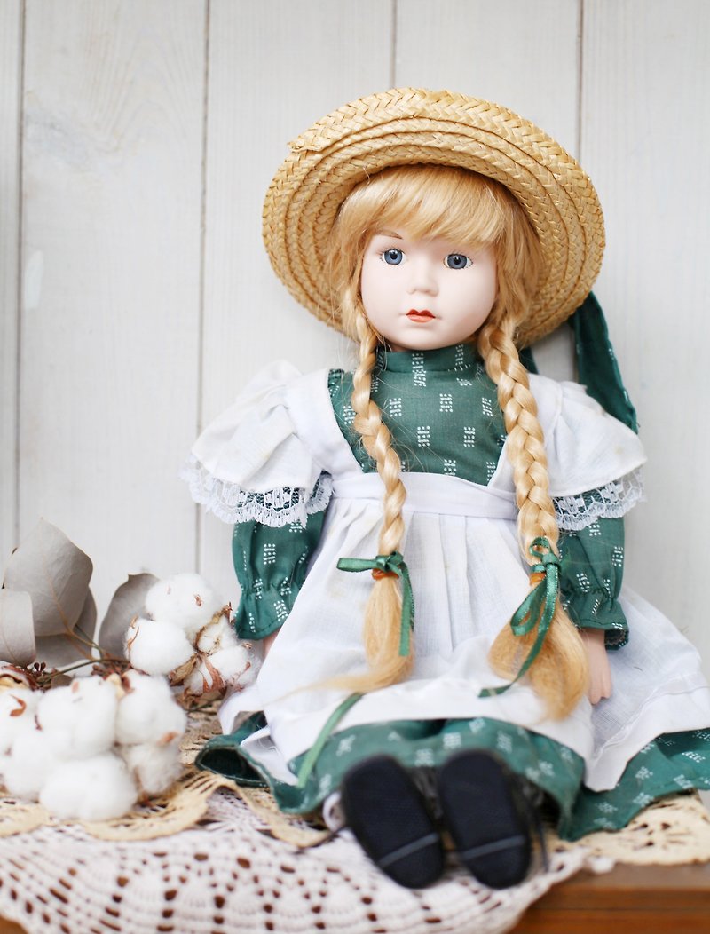 【好日恋物】德国vintage陶瓷麻花小辫女娃娃 - 玩具/玩偶 - 陶 绿色