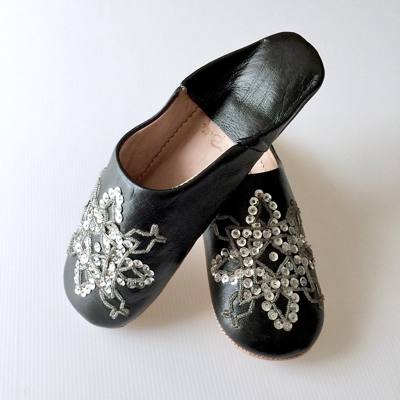 Babouche Slipper/拖鞋/ 綺麗な刺繍の手づくりバブーシュ　リハナ　黒 - 摆饰 - 真皮 咖啡色