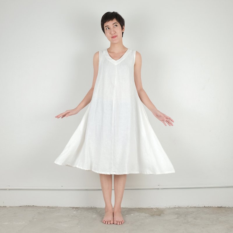 A-dress Linen Fabric (White) - 洋装/连衣裙 - 棉．麻 白色
