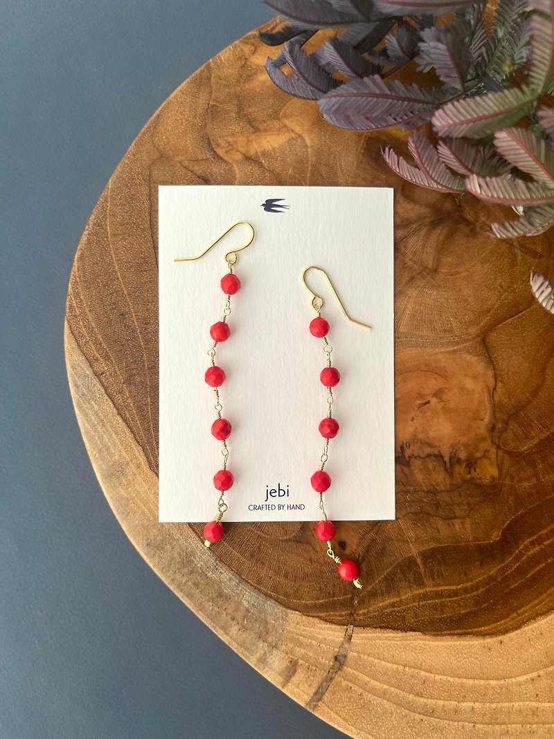 情熱レッド 赤珊瑚のロングピアス - 耳环/耳夹 - 半宝石 红色