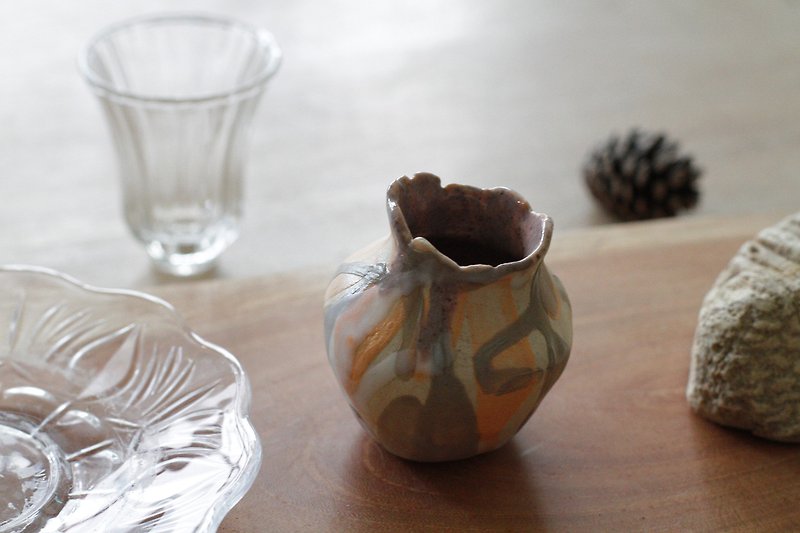纯手捏不规则造型橘色系陶瓷小花瓶/花器 - 花瓶/陶器 - 陶 橘色