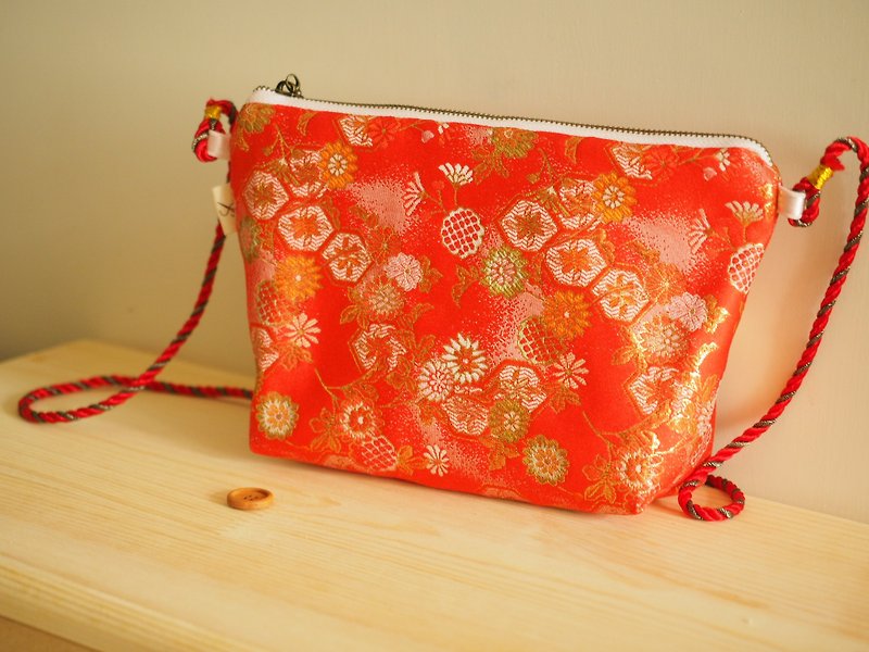 中式金丝刺绣图案帆布拉链袋 肩袋 手袋 利是袋 - 背包/袋子 - 棉．麻 红色