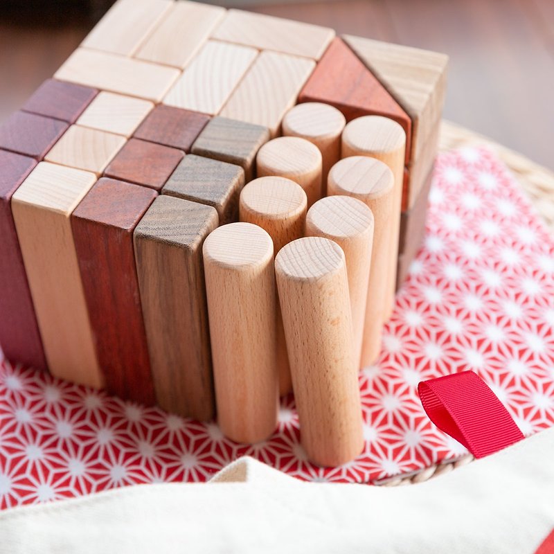 堆堆积木【小盒 34pcs+礼物包巾】没有喷漆的彩色积木 - 满月礼盒 - 木头 多色