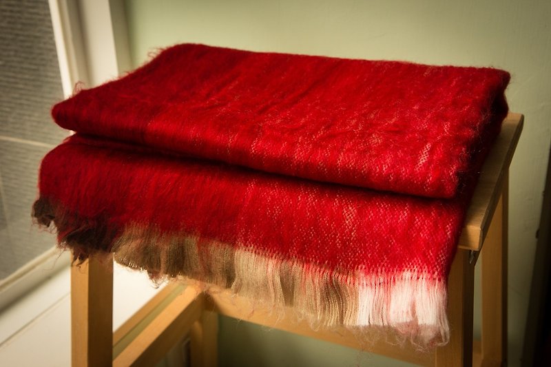 南美洲手作羊驼披肩长毛款 - 围巾/披肩 - 其他材质 红色