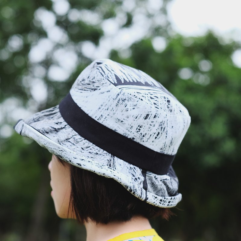 日式卷边渔夫帽/炭色手绘交错线 - 帽子 - 棉．麻 黑色