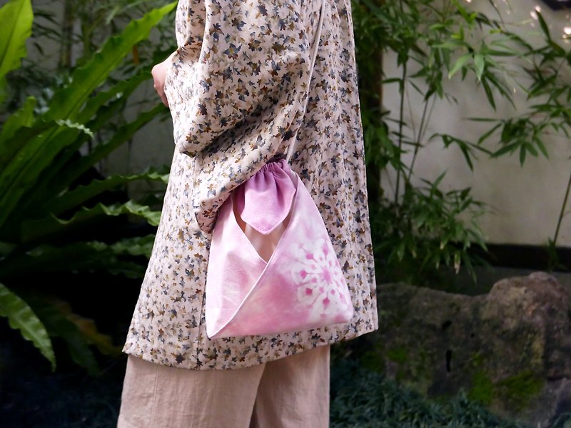 樱 手染日式和服包 - 侧背包/斜挎包 - 棉．麻 粉红色
