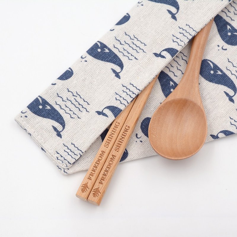 台湾桧木环保筷组-鲸鱼海洋款|可刻中英字专属个人的餐具方便携带 - 筷子/筷架 - 木头 金色