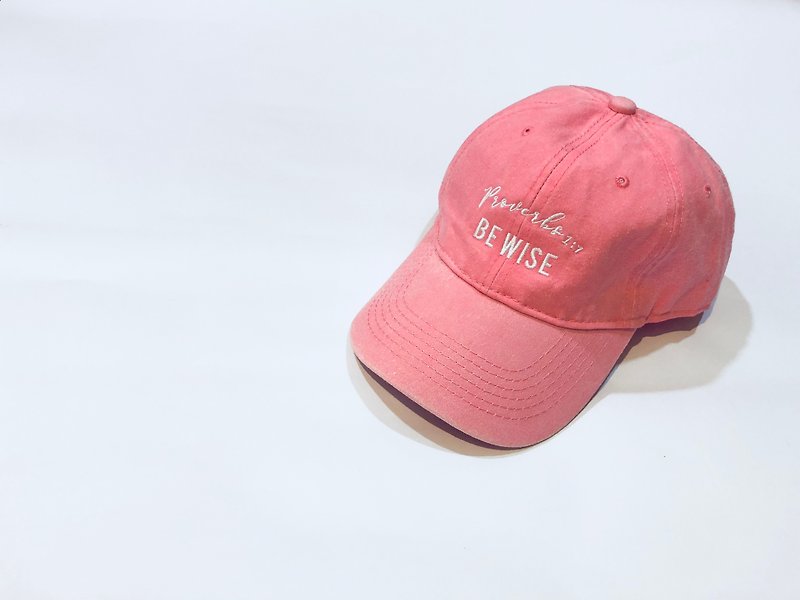 Be WISE。粉红 智慧老帽 祝福计划 基督教福音品牌 圣经经文 箴言 - 帽子 - 其他材质 粉红色