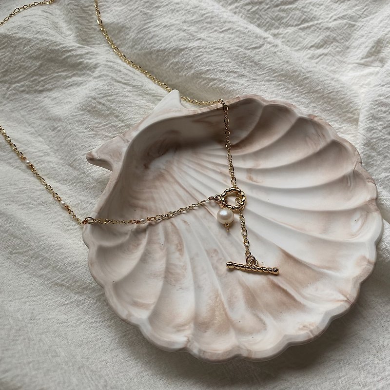 维纳斯的诞生 | 不对称天然淡水珍珠项链 淡水珍珠 14k包金 - 项链 - 珍珠 金色
