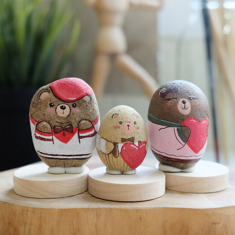 Bear with love stone painting handmade gift for someone you love. - 玩偶/公仔 - 石头 红色