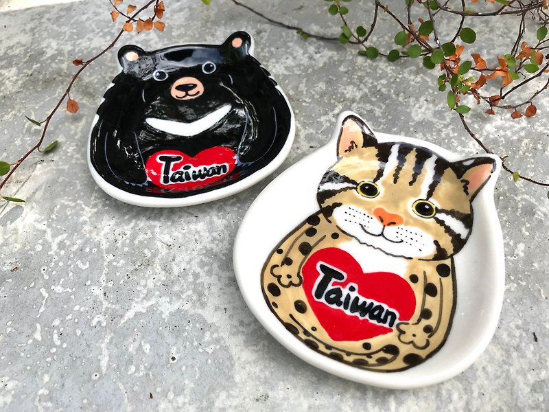 爱Taiwan台湾黑熊 石虎 筷架豆皿小碟 一组两件 - 浅碟/小碟子 - 瓷 多色