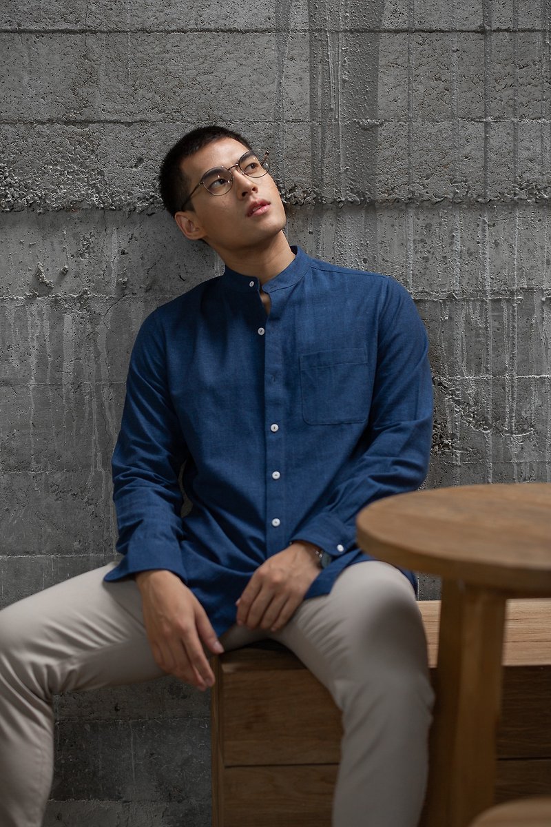JUN Indigo Dye Hand Woven Cotton Banded Collar Long Sleeve Shirt (Navy) - 男装衬衫 - 棉．麻 蓝色