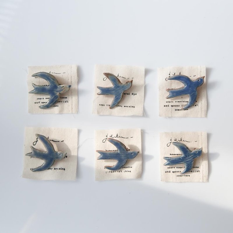Blue Sea bird | Ceramic Brooch - 胸针 - 陶 蓝色
