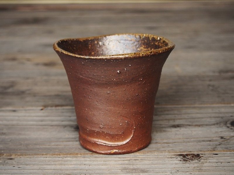 備前 焼酎呑み（中）【波】＿s2-021 - 花瓶/陶器 - 其他材质 咖啡色
