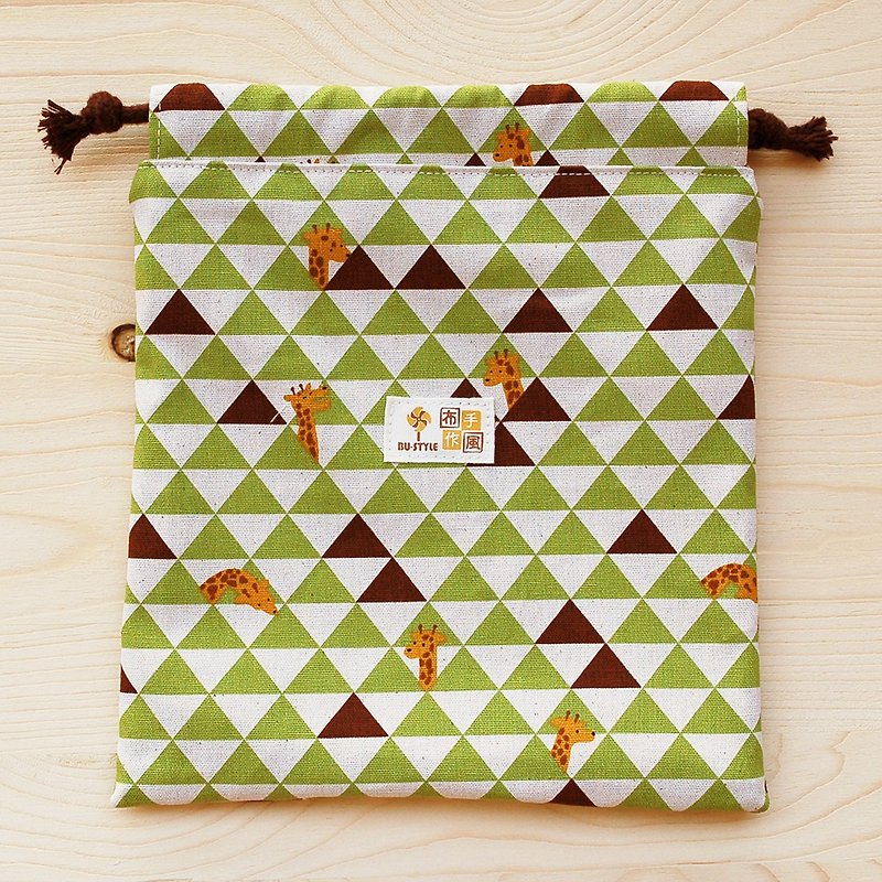 三角格长颈鹿束口袋(大) - 化妆包/杂物包 - 棉．麻 绿色