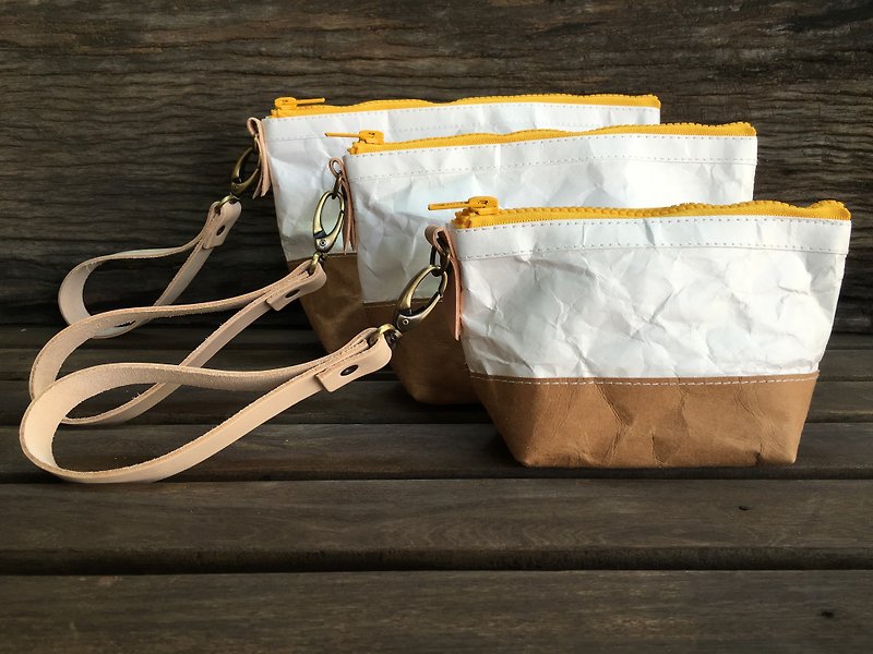 Cosmetic bag : Tyvek and Kraft paper bag - 化妆包/杂物包 - 纸 金色
