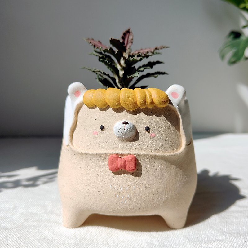 Cute gentle bear planter. Handmade terracotta 花 - 花瓶/陶器 - 陶 