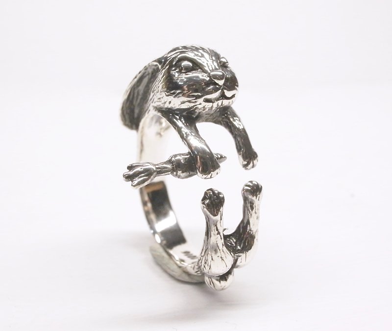 二毛银【动物系列─抱着胡萝卜的兔子-环抱戒指】银 - 戒指 - 银 银色