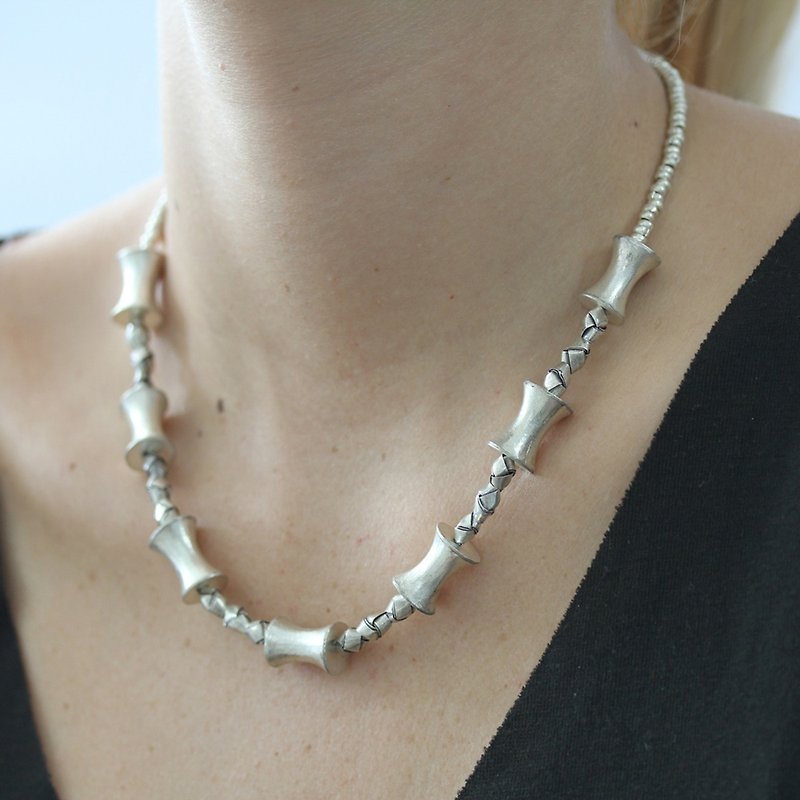 Thai Sterling Silver Necklace with  Silver Beads and Bobbin-Shape Pieces (N0001) - 项链 - 银 银色