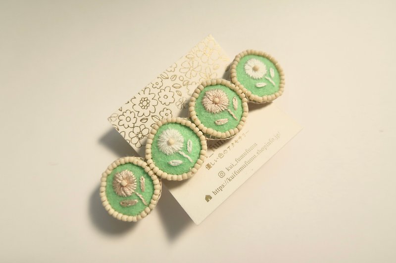 お花を集めたヘアバレッタ-mint green- - 发饰 - 绣线 绿色