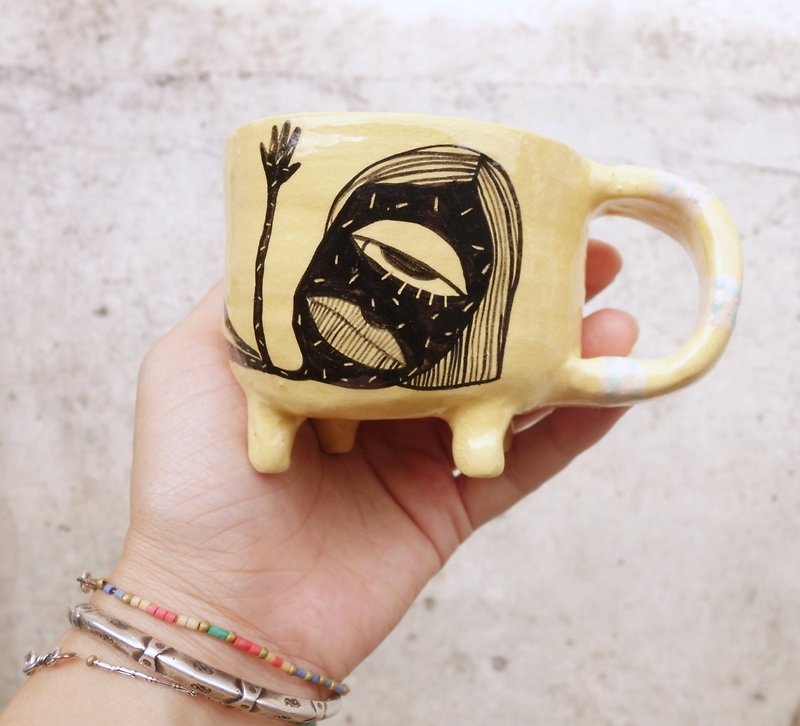 Handmade ceramic mug cup. - 咖啡杯/马克杯 - 陶 黄色