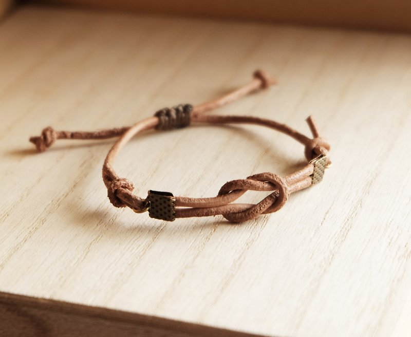 Tie the knot genuine leather in natural tan bracelet unisex adjustable bracelet - 手链/手环 - 真皮 咖啡色