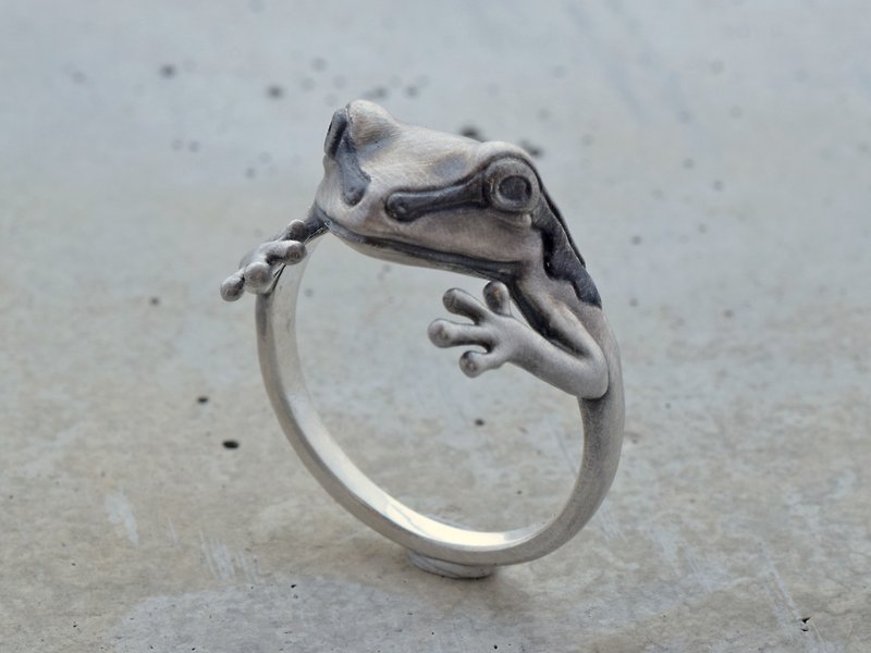 抱きつきカエルリング - 戒指 - 其他金属 银色
