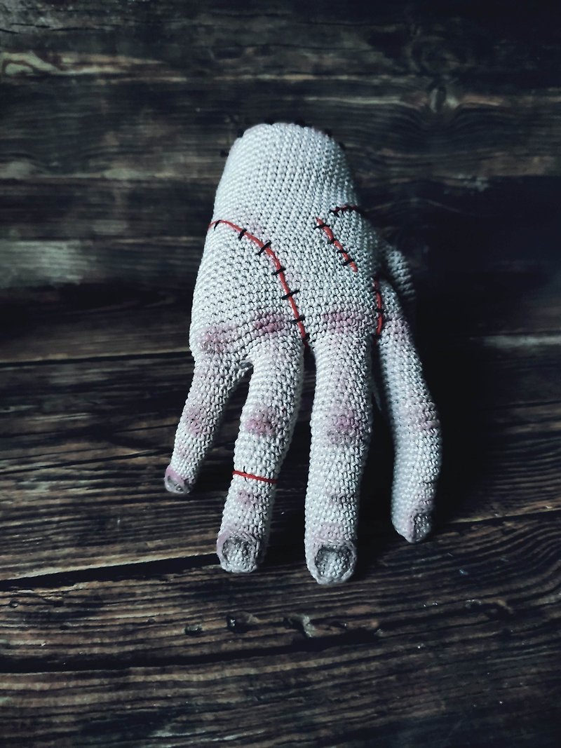 Thing crochet pattern from Wednesday -照片教程 哥特浪漫角色 - 手工艺教程/工具书 - 棉．麻 金色
