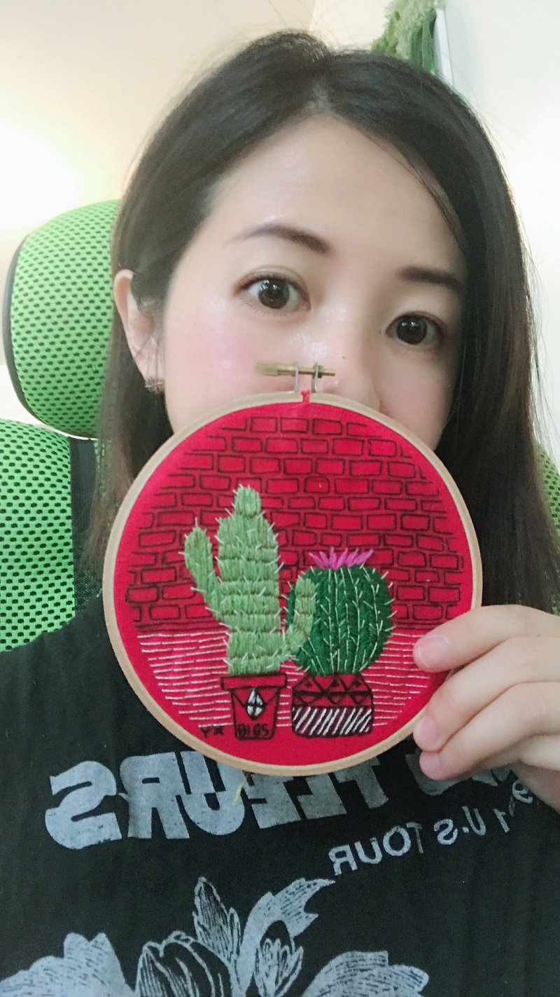The cactus love embroidered 仙人掌之爱刺绣挂画摆饰 - 摆饰 - 绣线 红色