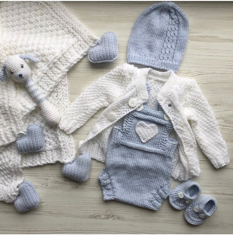 Hand knit clothing set for baby boy. Sweater, hat, romper, booties, toy, blanket - 包屁衣/连体衣 - 其他材质 