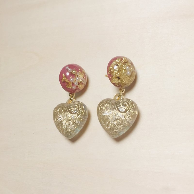 复古珍珠金箔深粉红雕刻胖爱心耳环 - 耳环/耳夹 - 树脂 粉红色