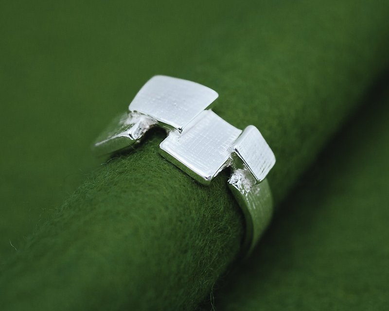 Shiawase ring - silver contemporary ring - square ring - wabi sabi ring