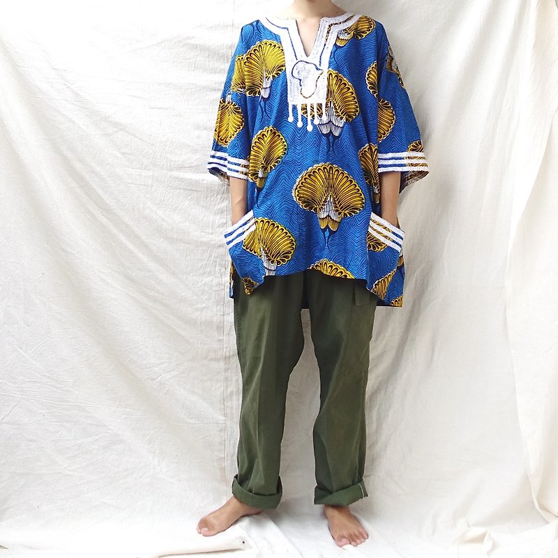 BajuTua /古着/ 西非蜡染花卉上衣 (男女不拘) - 男装上衣/T 恤 - 棉．麻 蓝色