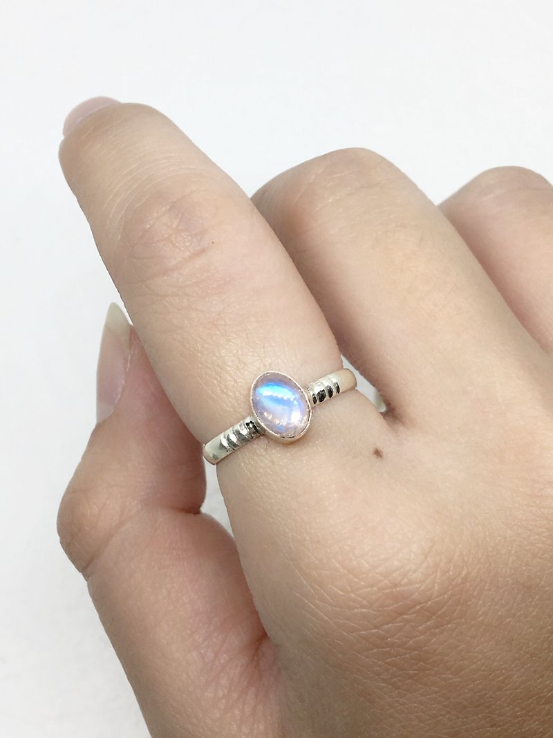 月光石925纯银简约设计戒指 尼泊尔手工镶嵌制作(粉丝回馈款3) - 戒指 - 宝石 蓝色