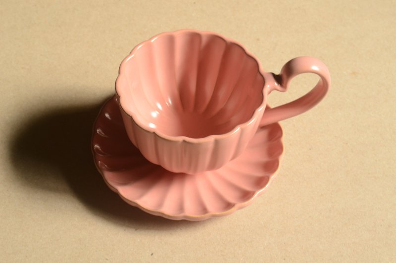 客噐客气 唇蜜粉菊型咖啡杯盘组 - 咖啡杯/马克杯 - 陶 粉红色