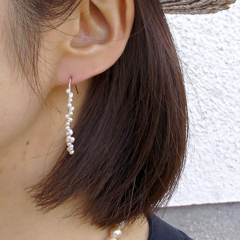14 kgf freshwater petals and vintage pearl arch piercing 耳針 - 耳环/耳夹 - 宝石 白色