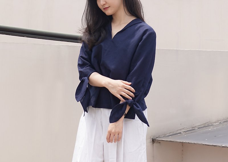 Long Sleeved Blouse with Ribbon Cuff - 女装上衣 - 棉．麻 蓝色