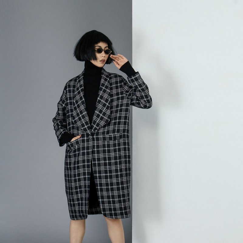 黑白格外套大衣【CONTRAST卡偌诗】 - 女装休闲/机能外套 - 棉．麻 黑色
