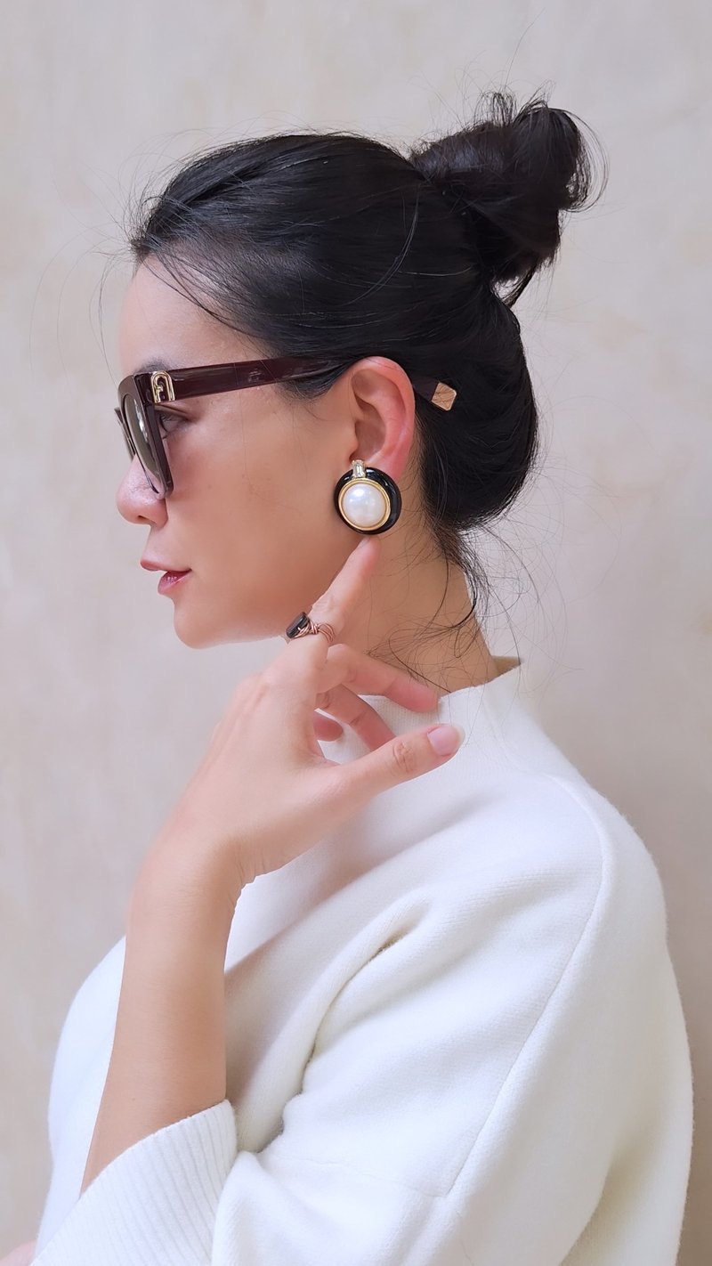 Valentino Vintage Pearl Ear Clips 古董水晶珍珠耳夹 - 耳环/耳夹 - 珍珠 金色