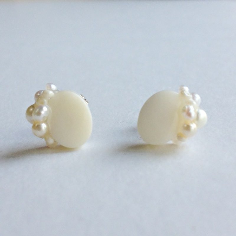 [mallelabrocante] 14 kgf white coral × vintage pearl collage earrings OR non-hole pierced＊耳針・耳夾 [ii - 549] - 耳环/耳夹 - 宝石 白色