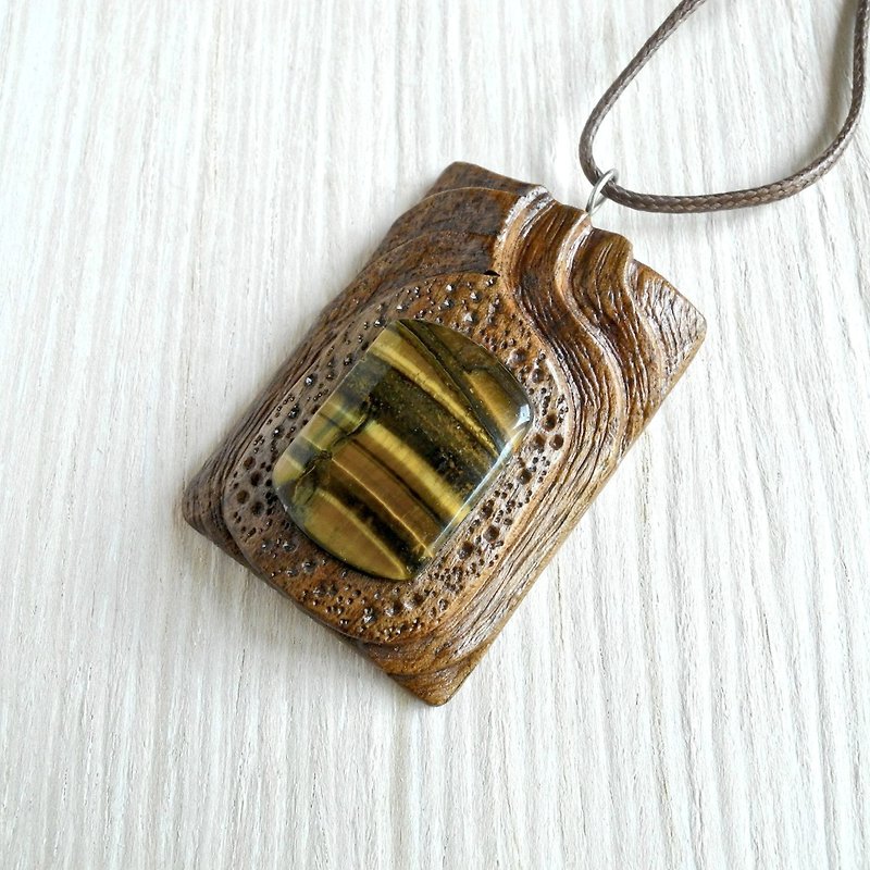 Wooden hand carved pendant with tiger-eye - 项链 - 木头 多色