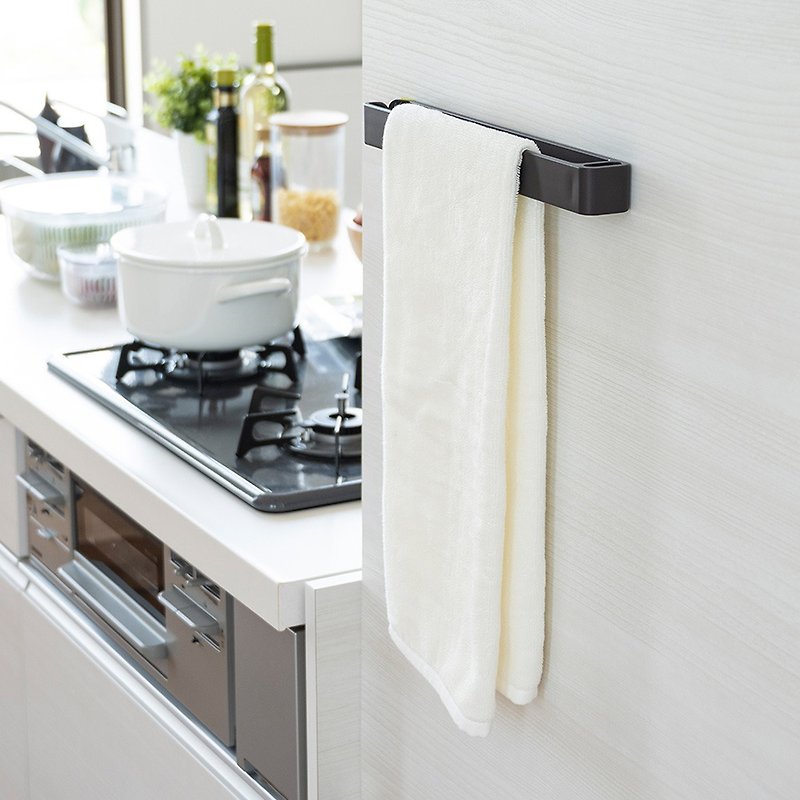 日本OKA PLYS base无痕贴橱柜门后毛巾/抹布挂架-2色可选 - 厨房用具 - 塑料 多色