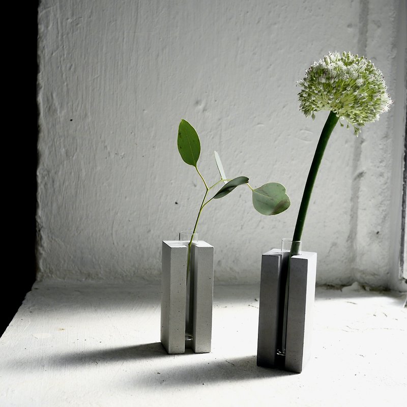 水泥花瓶 | 正方形 | 连试管 | 浅灰色 及 深灰色 | 可放干或鲜花 - 花瓶/陶器 - 水泥 灰色