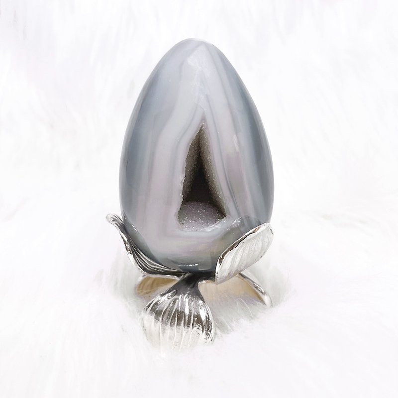 晶簇玛瑙 蛋型 - 仅此一件 送银色花瓣底座 玛瑙 避邪 消除负能量 - 摆饰 - 玉石 灰色