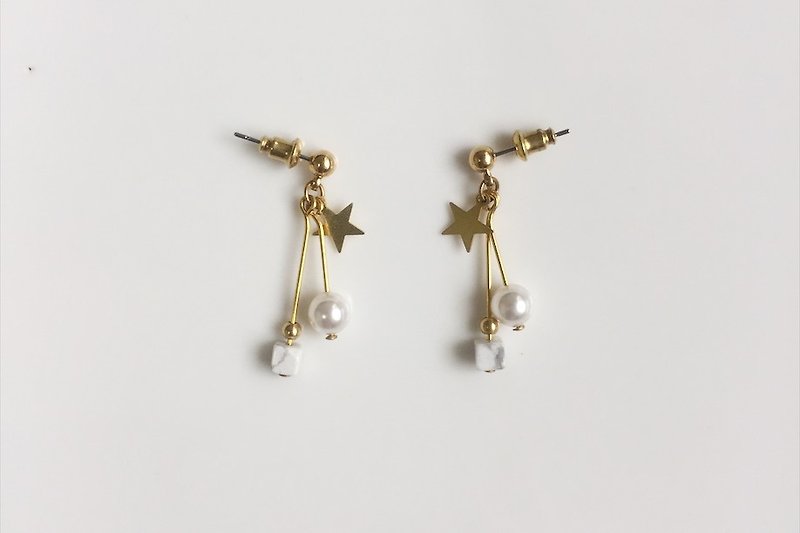 STARS 珍珠天然石黄铜造型耳环 - 耳环/耳夹 - 宝石 白色