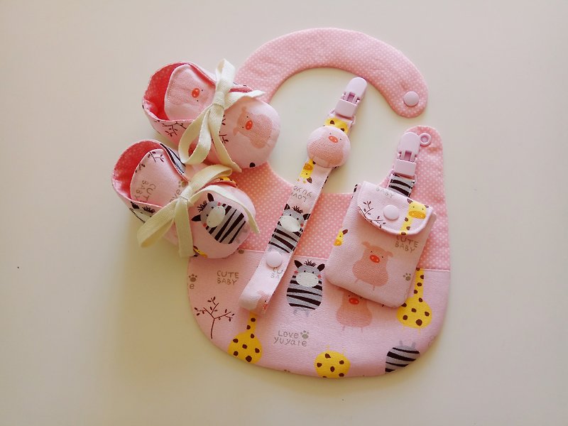 粉粉动物弥月礼物 婴儿鞋+围兜+平安符袋+奶嘴夹 - 满月礼盒 - 棉．麻 粉红色