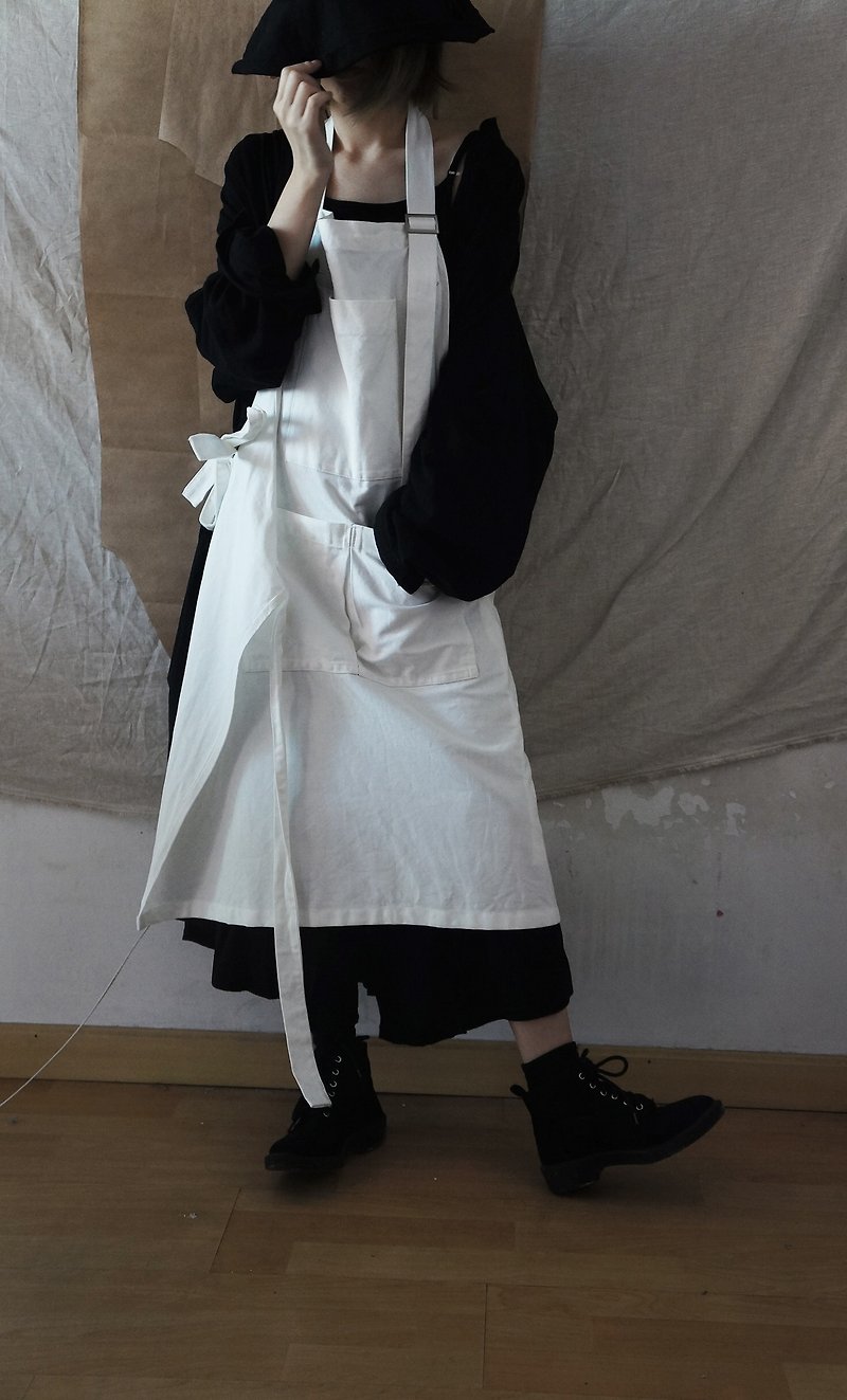 #302 classic work apron WHITE 厚帆布设计围裙-白色 - 围裙 - 棉．麻 白色