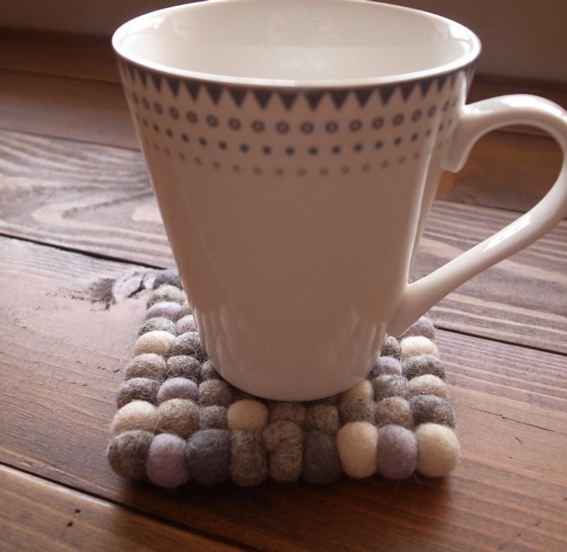 羊毛毡 球球 手工 杯垫 方形 10cm 灰 - 杯垫 - 羊毛 灰色